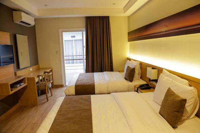 Icove Beach Hotel Olongapo City Exteriör bild